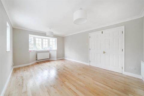 5 bedroom detached house to rent, Northweald Lane, Kingston Upon Thames KT2