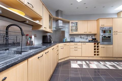 15 Newtown, Trowbridge, BA14 0BA