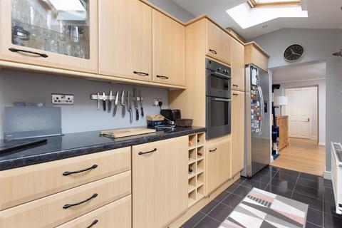 15 Newtown, Trowbridge, BA14 0BA