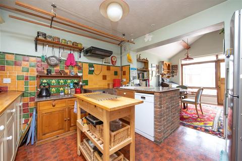 33 Oak Drive, North Bradley, Trowbridge, BA14 0SW