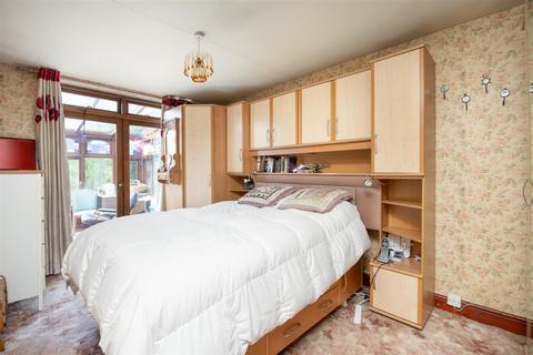 33 Oak Drive, North Bradley, Trowbridge, BA14 0SW