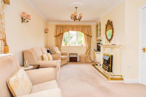 2 bedroom retirement property for sale, 45 The Beeches, Hanover Court, Tettenhall, WV6 8QL