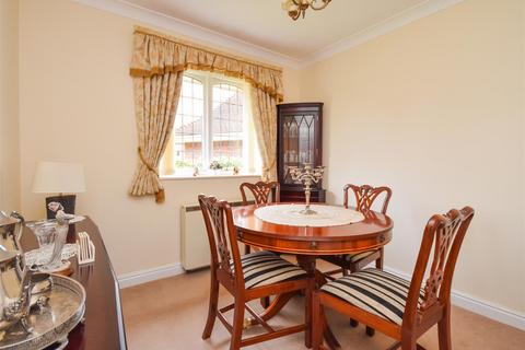 2 bedroom retirement property for sale, 45 The Beeches, Hanover Court, Tettenhall, WV6 8QL