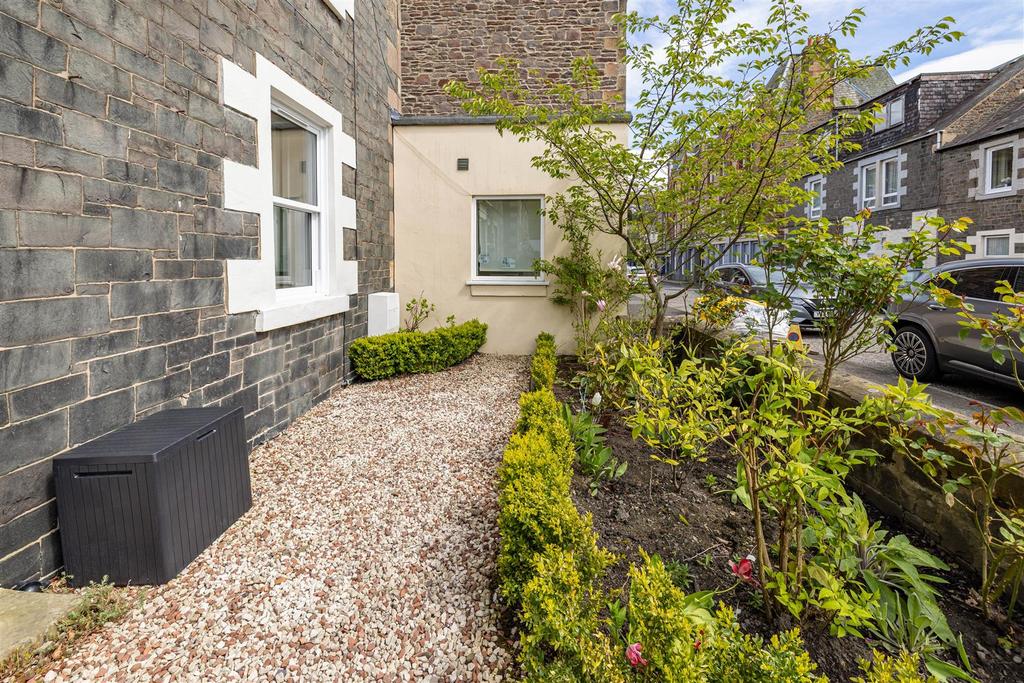 8 Roxburgh Street Galashiels 04.JPG