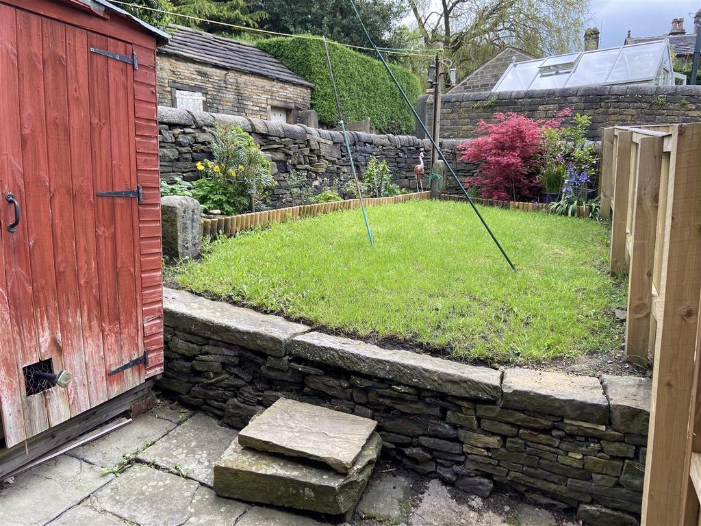 Bracken Hill, Mirfield WF14 4 bed townhouse for sale £215,000