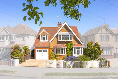 3 bedroom detached house for sale, Highlands Boulevard, Leigh-on-Sea SS9