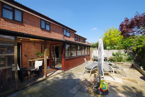 30 Benwell Close, Westlea, Swindon, SN5 7BY