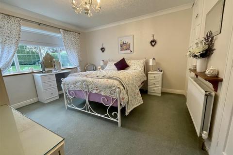 2 bedroom detached bungalow for sale, Walmsley Gardens, Scarborough