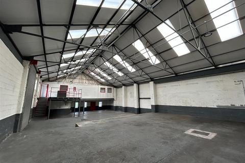 Industrial unit to rent, Fletcher Street, Lye, Stourbridge