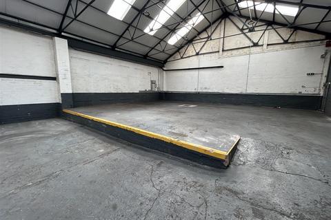 Industrial unit to rent, Fletcher Street, Lye, Stourbridge