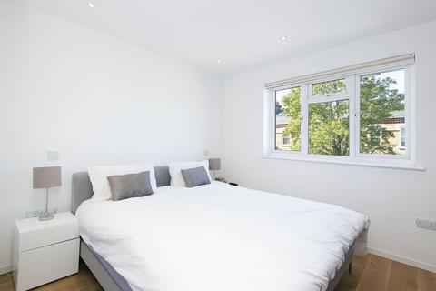 3 bedroom house to rent, Palmerston Road, SW19