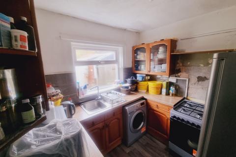 3 bedroom semi-detached house for sale, Langbar Avenue, Bradford, BD9