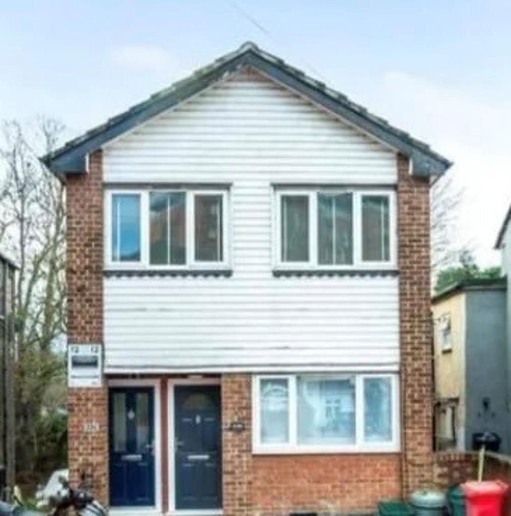 Ravensbourne Road Bromley BR1 2 bed flat for sale £300,000