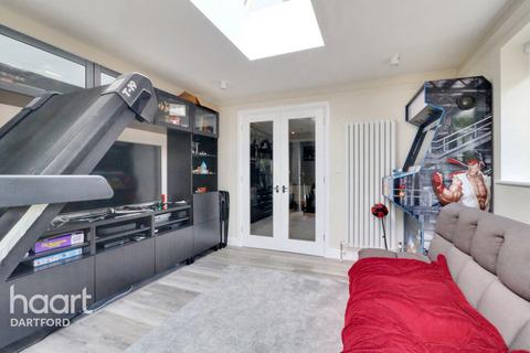 35 Hayes Road, Greenhithe, DA9 9DS