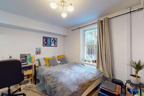4 bedroom flat to rent, Lillie Road