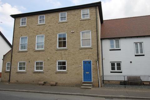 3 bedroom terraced house to rent, High Street, Colchester CO5