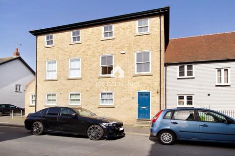 3 bedroom terraced house to rent, High Street, Colchester CO5