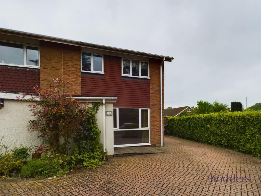 Malvern Close, Ottershaw, Surrey, KT16 3 bed end of terrace house for