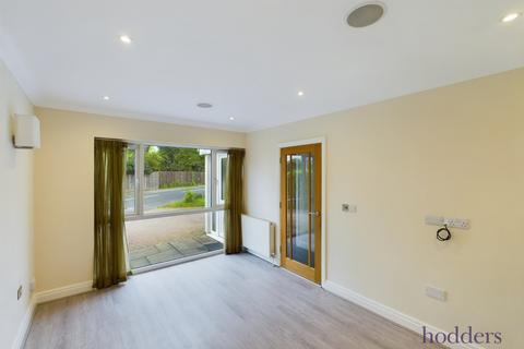 3 bedroom end of terrace house for sale, Malvern Close, Ottershaw, Surrey, KT16