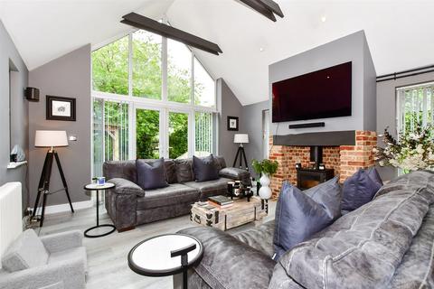 5 bedroom chalet for sale, Cobbs Hill, Old Wives Lees, Canterbury, Kent