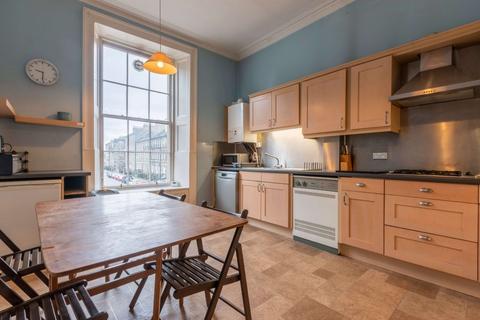 4 bedroom flat to rent, 1835L – Barony Street, Edinburgh, EH3 6PE