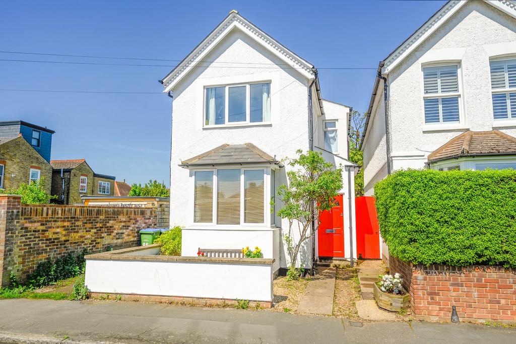 Florence Road, WaltononThames, KT12 3 bed detached house for sale £