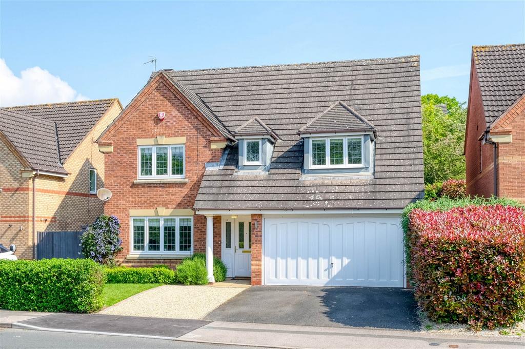Royal Worcester Crescent, The... 4 bed detached house for sale £550,000
