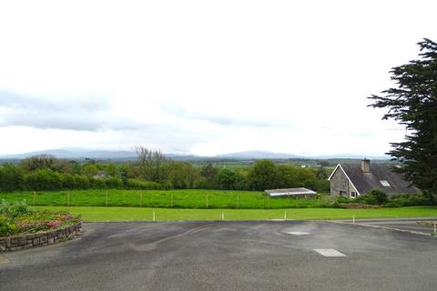 undefined, Garnedd wen, Star, Gaerwen, Gwynedd
