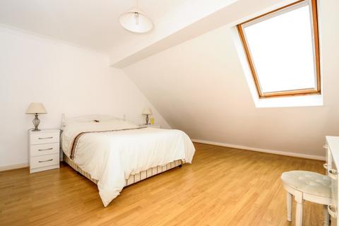 2 bedroom flat to rent, Dorset Mews London N3