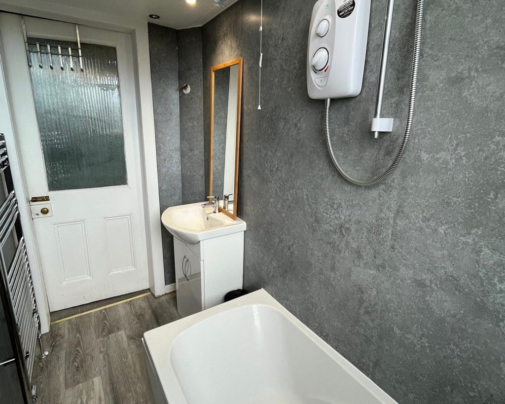 Bathroom 2 LS