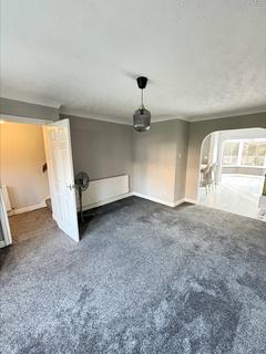 3 bedroom detached house to rent, Thirlmere Close, Leeds LS11