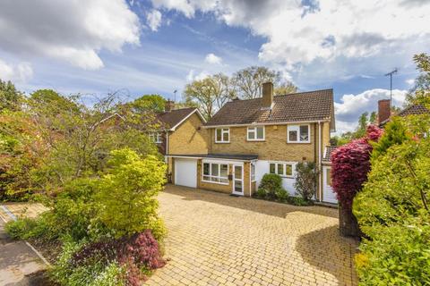33 Oak Tree Close, Virginia Water, GU25 4JG