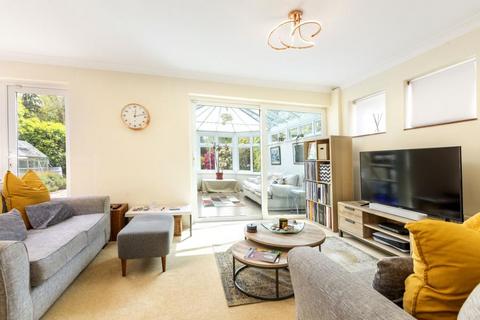 33 Oak Tree Close, Virginia Water, GU25 4JG