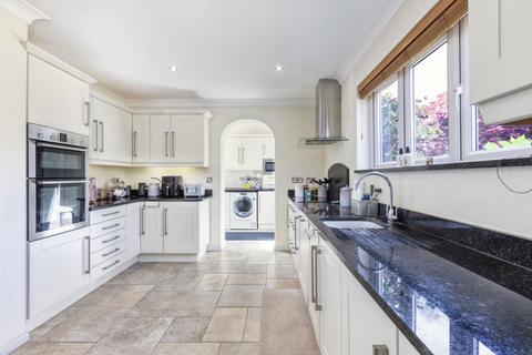 33 Oak Tree Close, Virginia Water, GU25 4JG