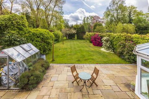 33 Oak Tree Close, Virginia Water, GU25 4JG