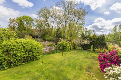 33 Oak Tree Close, Virginia Water, GU25 4JG