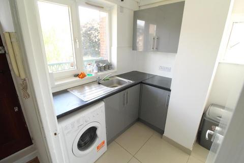 4 bedroom flat to rent, Ritson House, Caledonian Road, N1