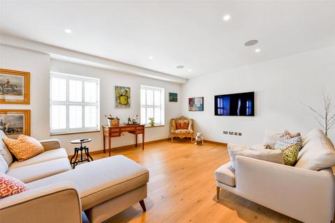 Flat 3, 61 Thames Street, Windsor, SL4 1QW