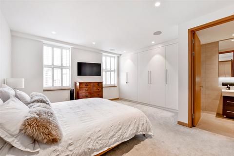 Flat 3, 61 Thames Street, Windsor, SL4 1QW