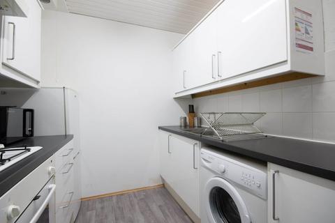 2 bedroom flat to rent, 0401L – Parsons Green Terrace, Edinburgh, EH8 7AG