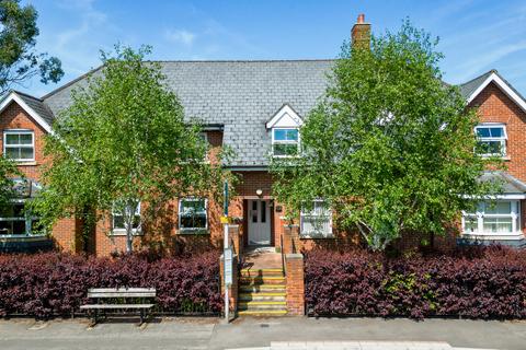 2 bedroom flat for sale, Elliman Court, Gowers Yard, Tring HP23