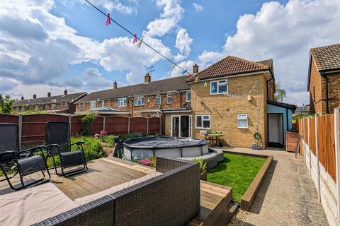4 bedroom end of terrace house for sale, Morant Road, Chadwell St.Mary