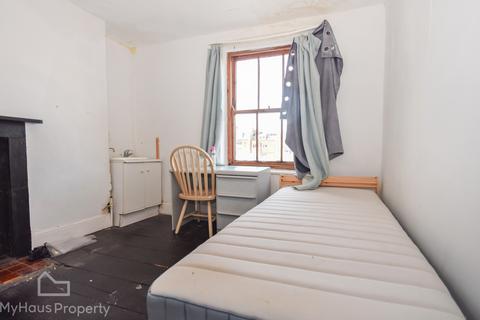 1 bedroom terraced house to rent, Russell Square, Brighton, East Sussex