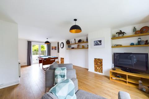 4 Loddon Road, Bourne End, SL8 5LT