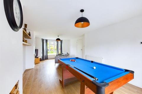 4 Loddon Road, Bourne End, SL8 5LT