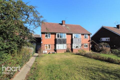 3 bedroom maisonette to rent, Gerrards Close, Southgate, N14