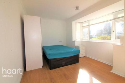 3 bedroom maisonette to rent, Gerrards Close, Southgate, N14