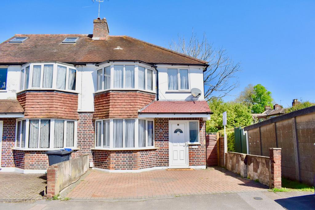Dilston Road, Leatherhead KT22 3 bed semidetached house for sale £