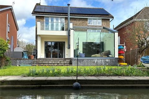 34 Hythe End Road, Wraysbury, Staines-upon-thames, TW19 5AR