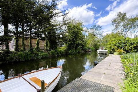 34 Hythe End Road, Wraysbury, Staines-upon-thames, TW19 5AR